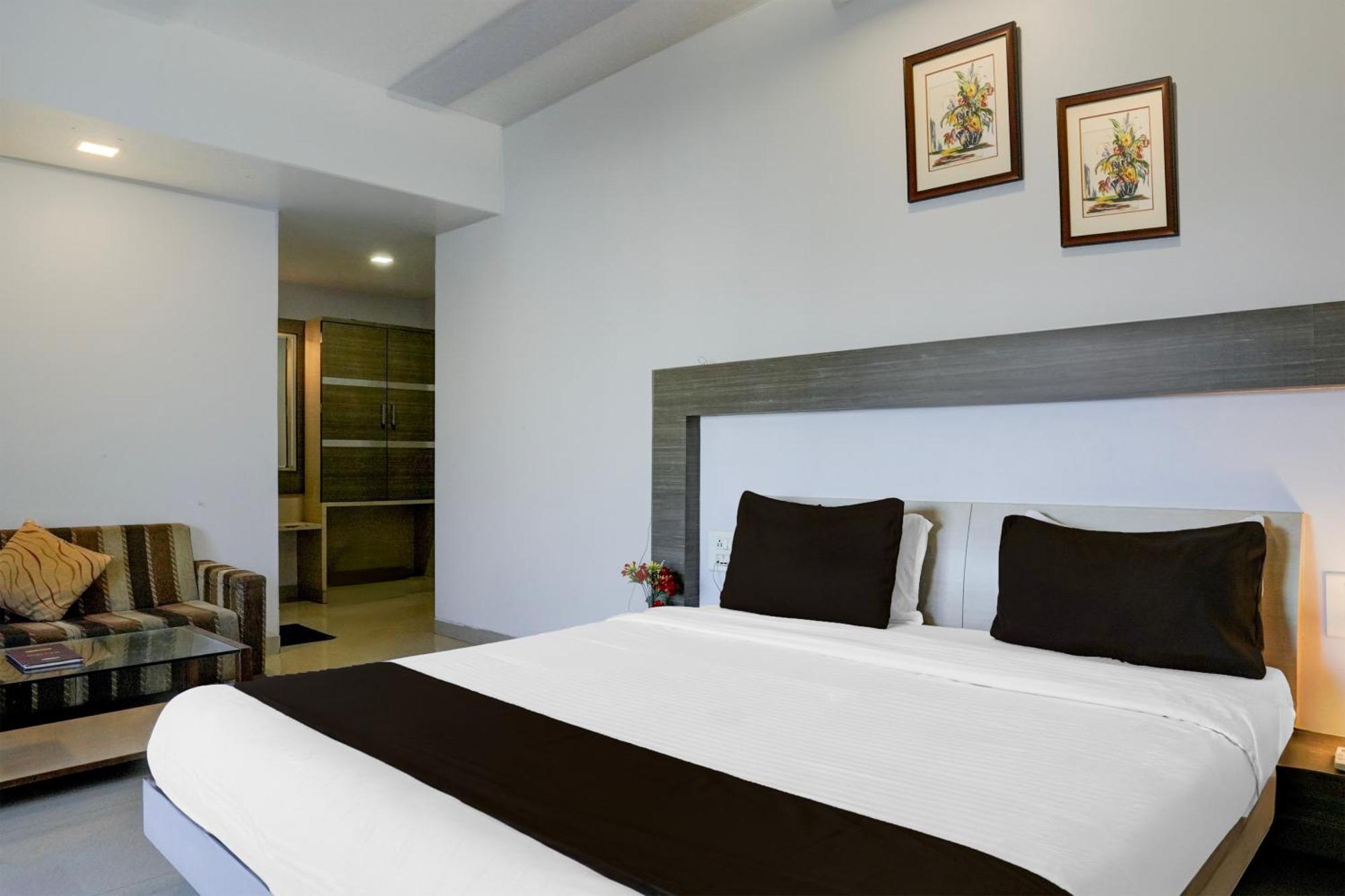 Super Collection O Limda Chowk Formerly Hotel Harmony 라즈콧 외부 사진